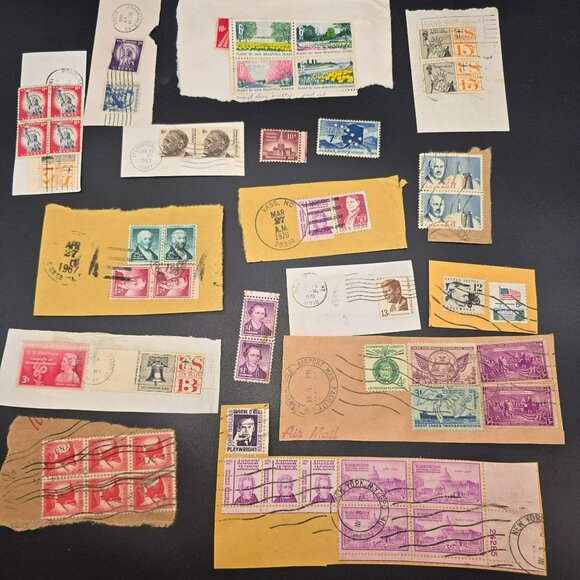 Vintage United States Postage Stamp Collection Assorted Designs Mixed Lot LI3042 - Picture 2 of 9